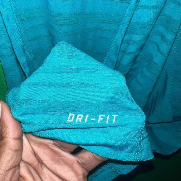 Nike Top Size Medium - Picture 6 of 7